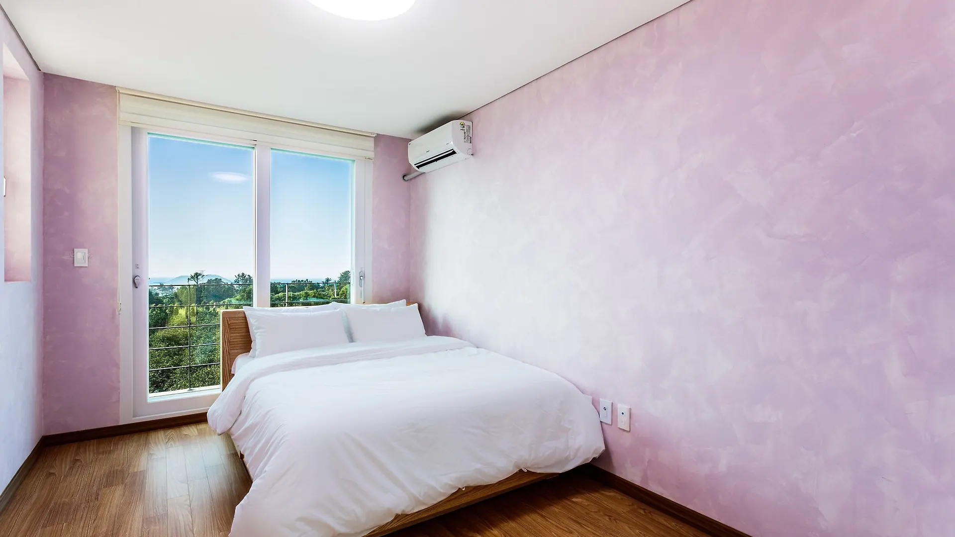 Hotel Banhakeura Pension Kwangyang-dong