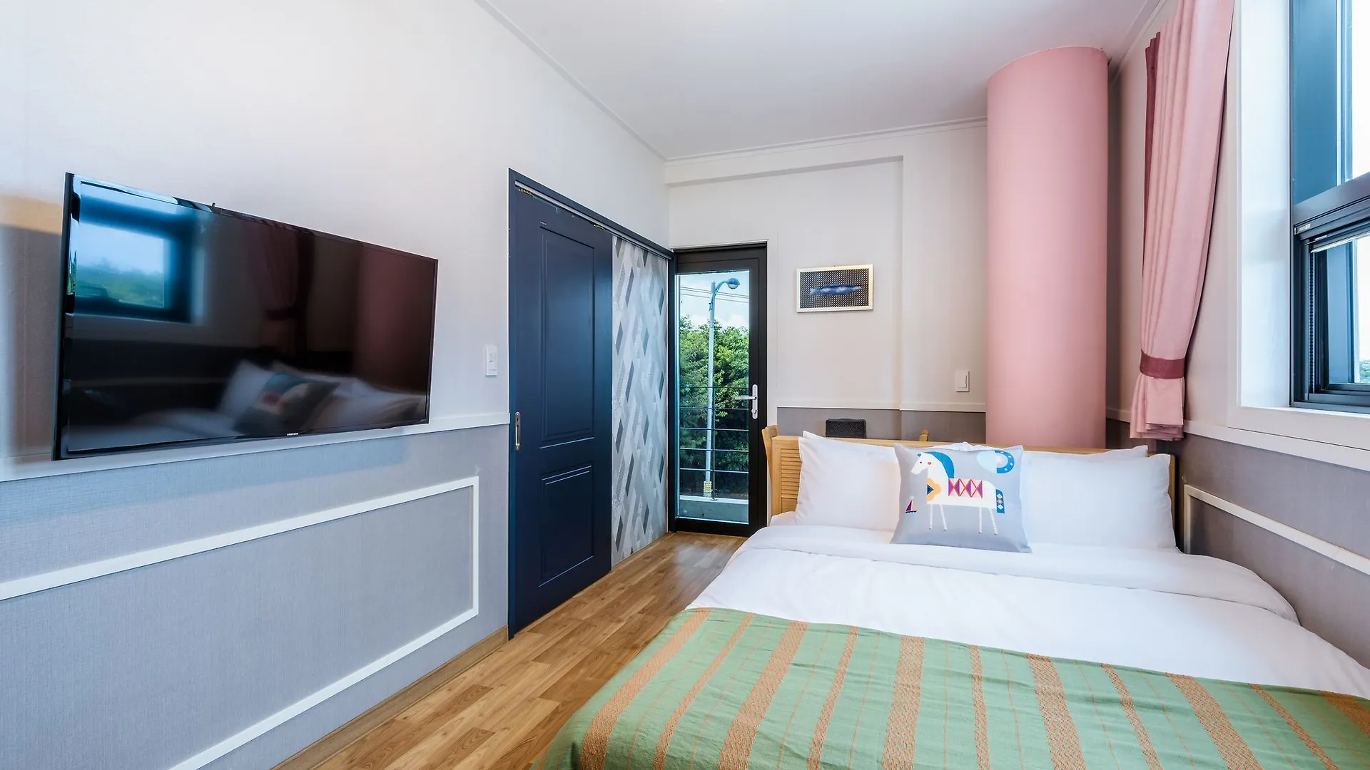 Hotel Banhakeura Pension Kwangyang-dong